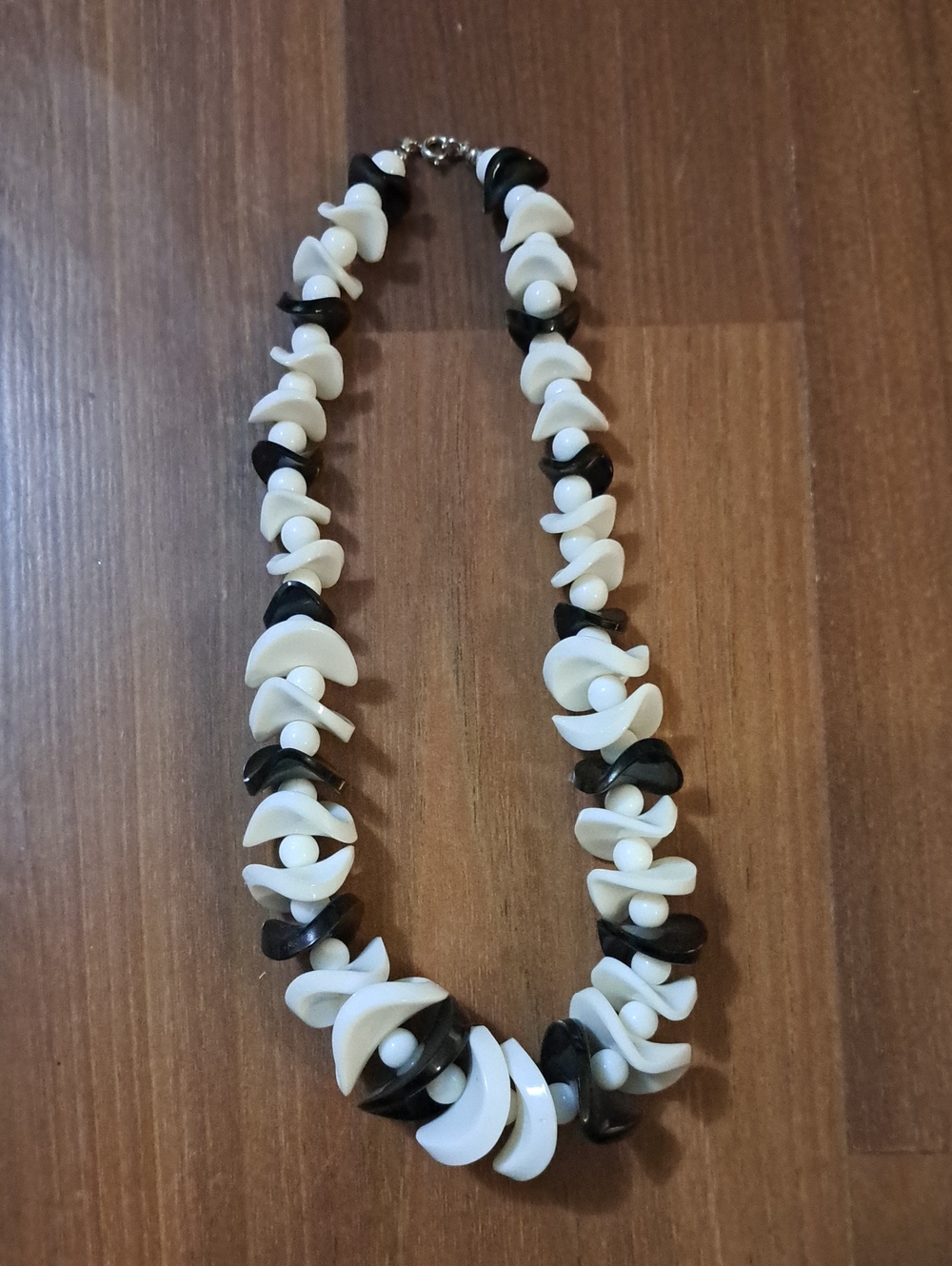 Black and White Floral Bead Necklace - Women Jewelry